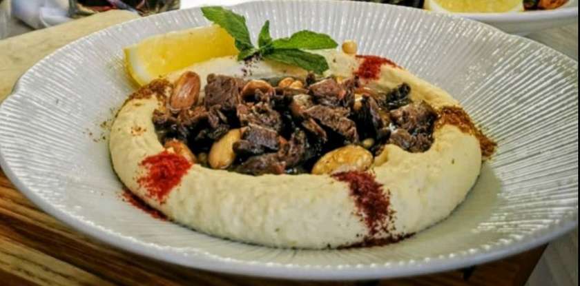Hummus with lamb