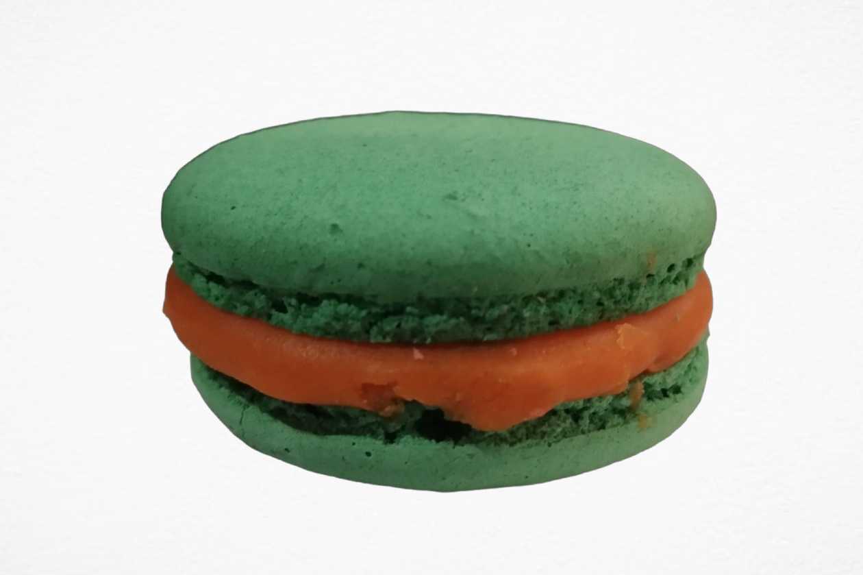 Strawberry-Kiwi Macaron