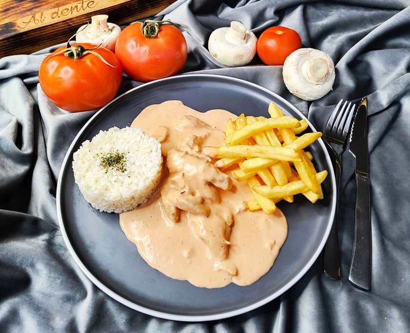 Stroganoff, 1/2 rice 1/2 fries
