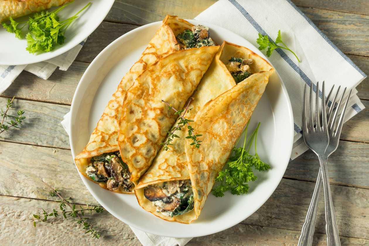 Prosciutto - mozzarella pancake on cheese sauce