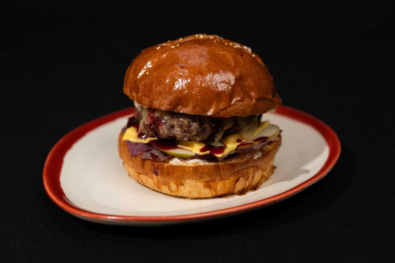 Бургер із камамбером