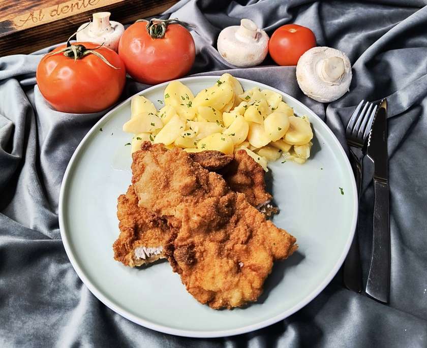 Fried pork schnitzel, buttered potatoes