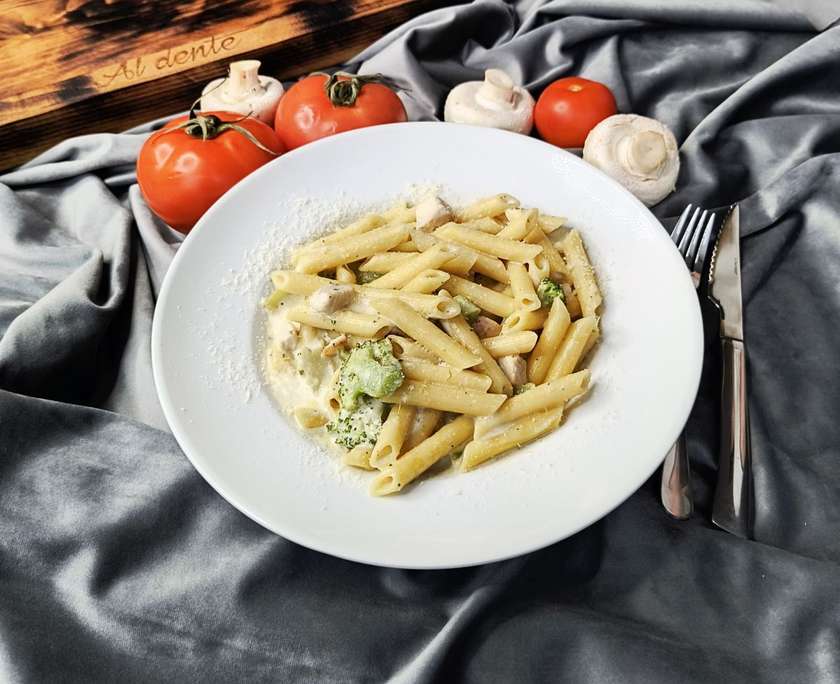 Pasta with chickpeas and chicken
