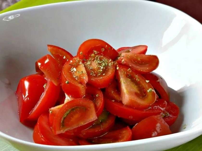 Salată de roșii