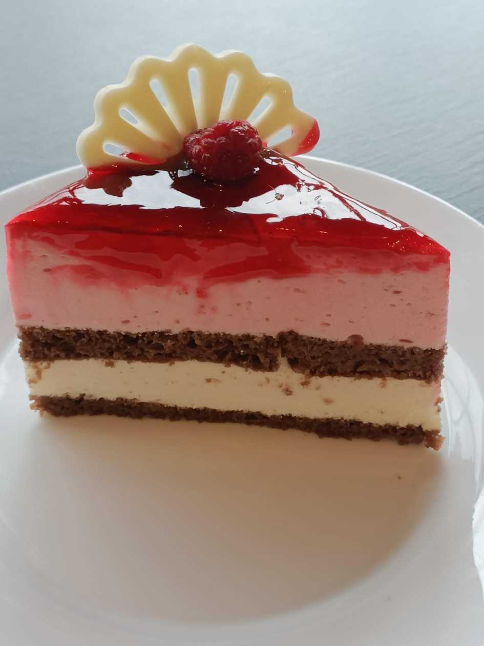 Cheesecake and raspberry mousse