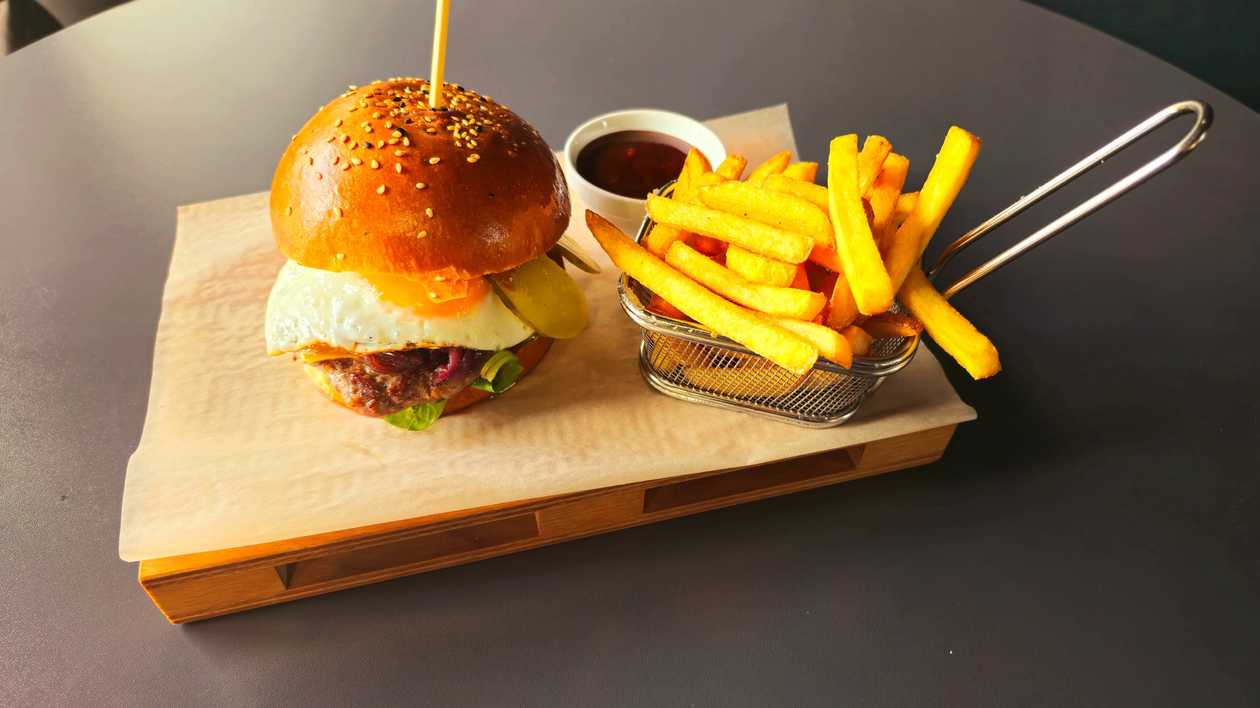 Smoky BBQ burger