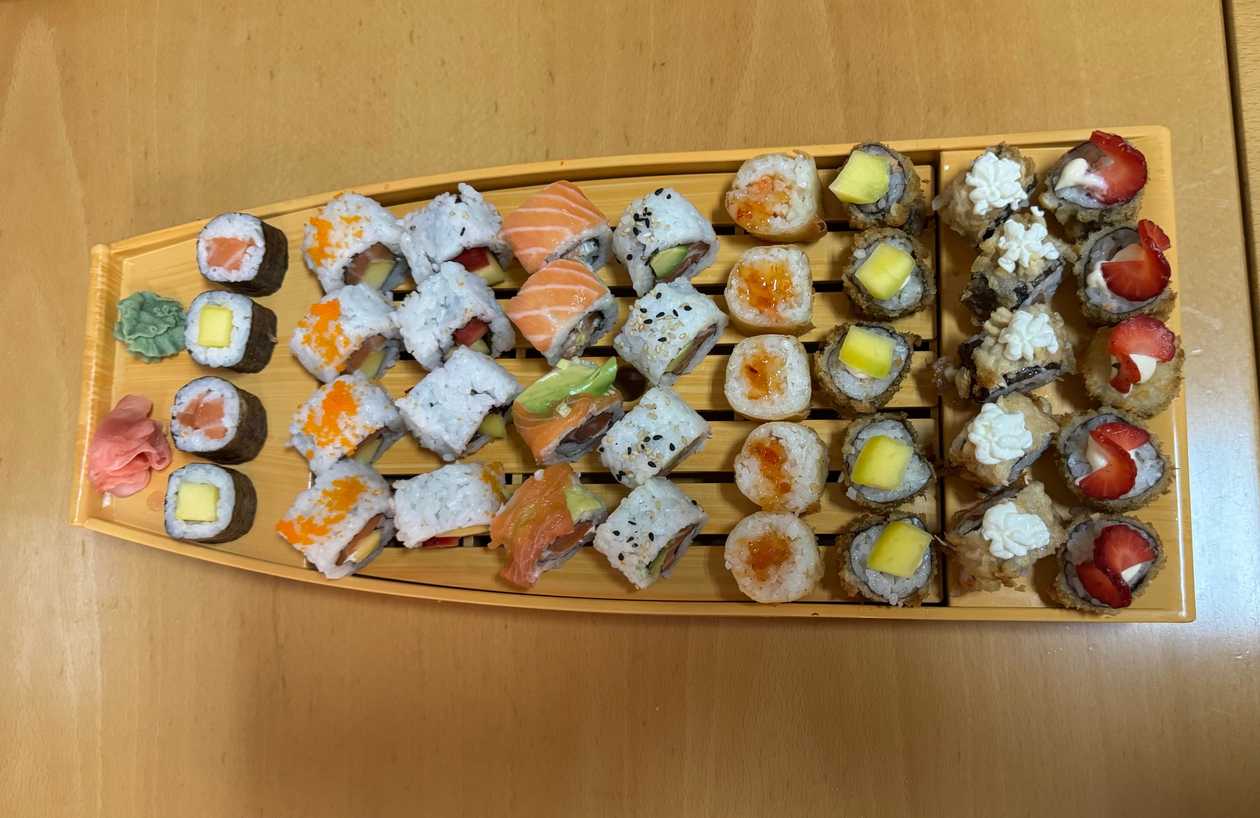 Hot and Cold Sushi (40 pieces)