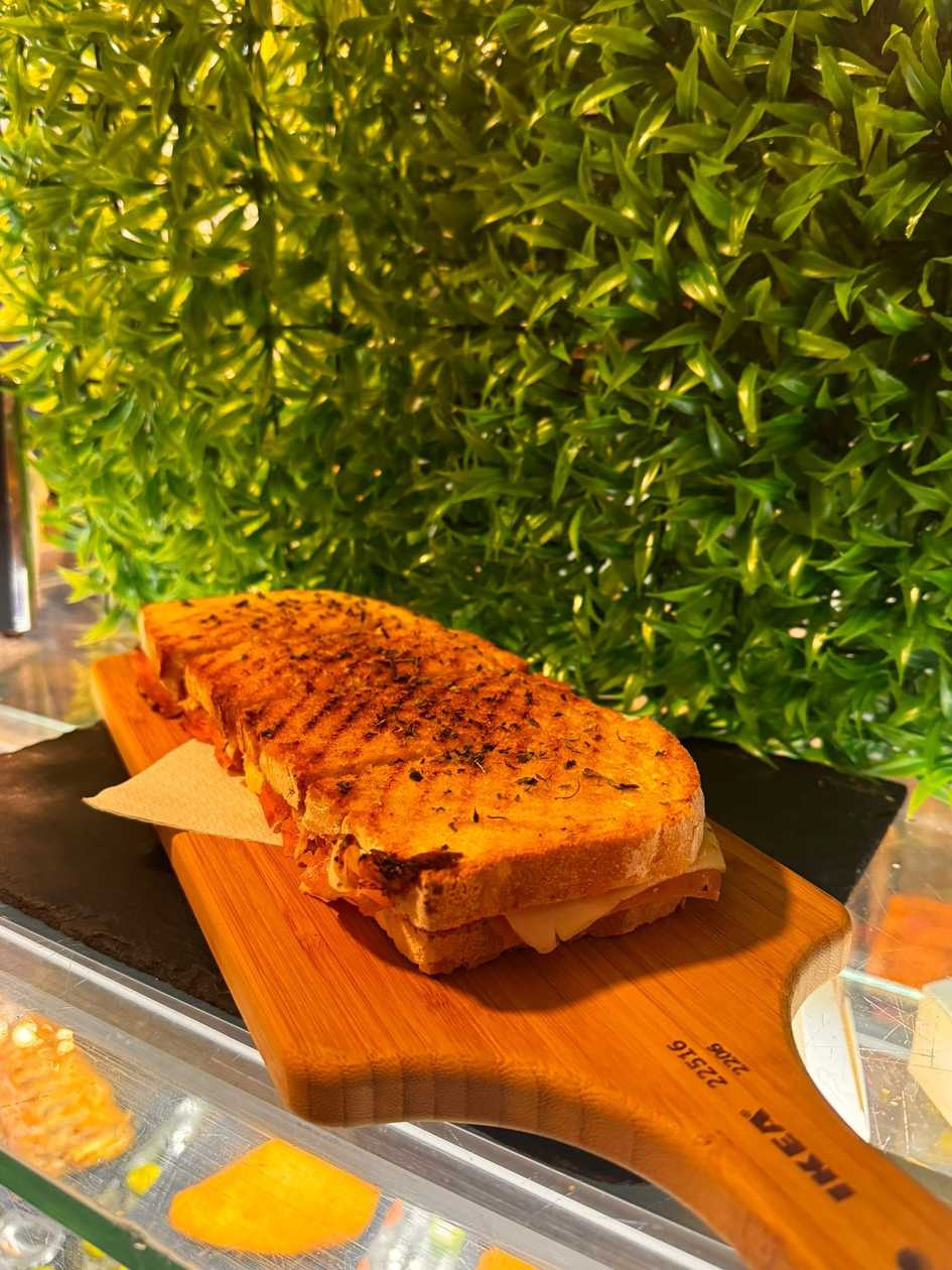 Tosta de Bacon e Cheddar