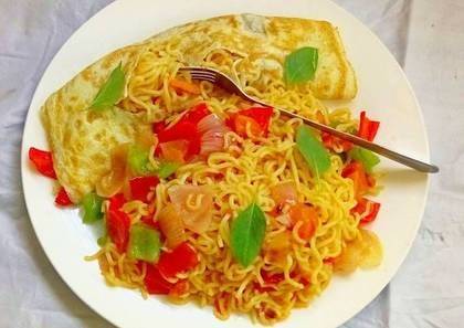 Nigerian Vegetable Indomie with Omelette