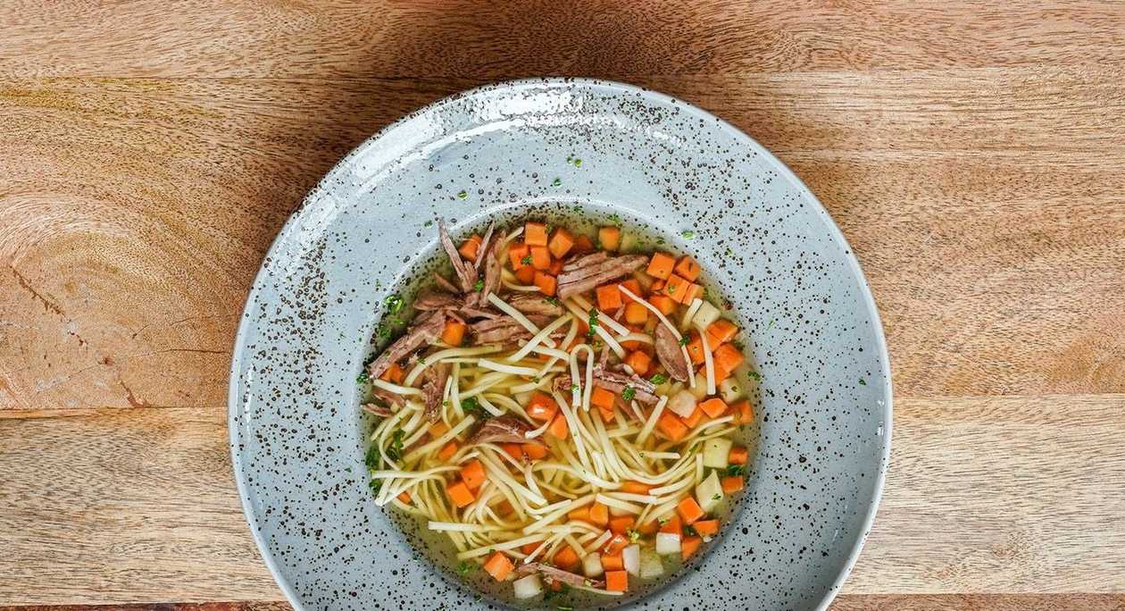 Hovädzí vývar s cestovinou