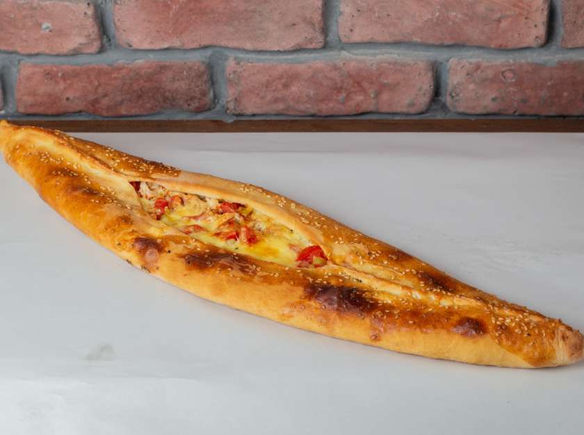 Toyuqlu pide (pendirli)