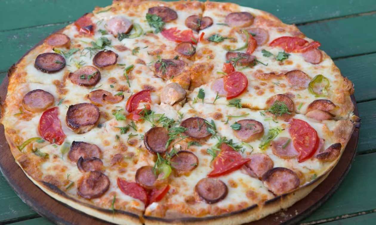 Sosisli pizza