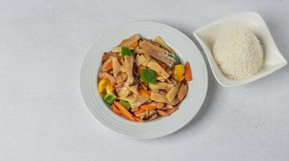 A27. Pork with bamboo and mushrooms with rice