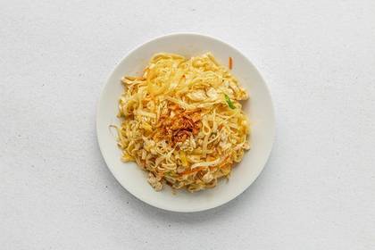 S7. Fried "pho" noodles with chicken