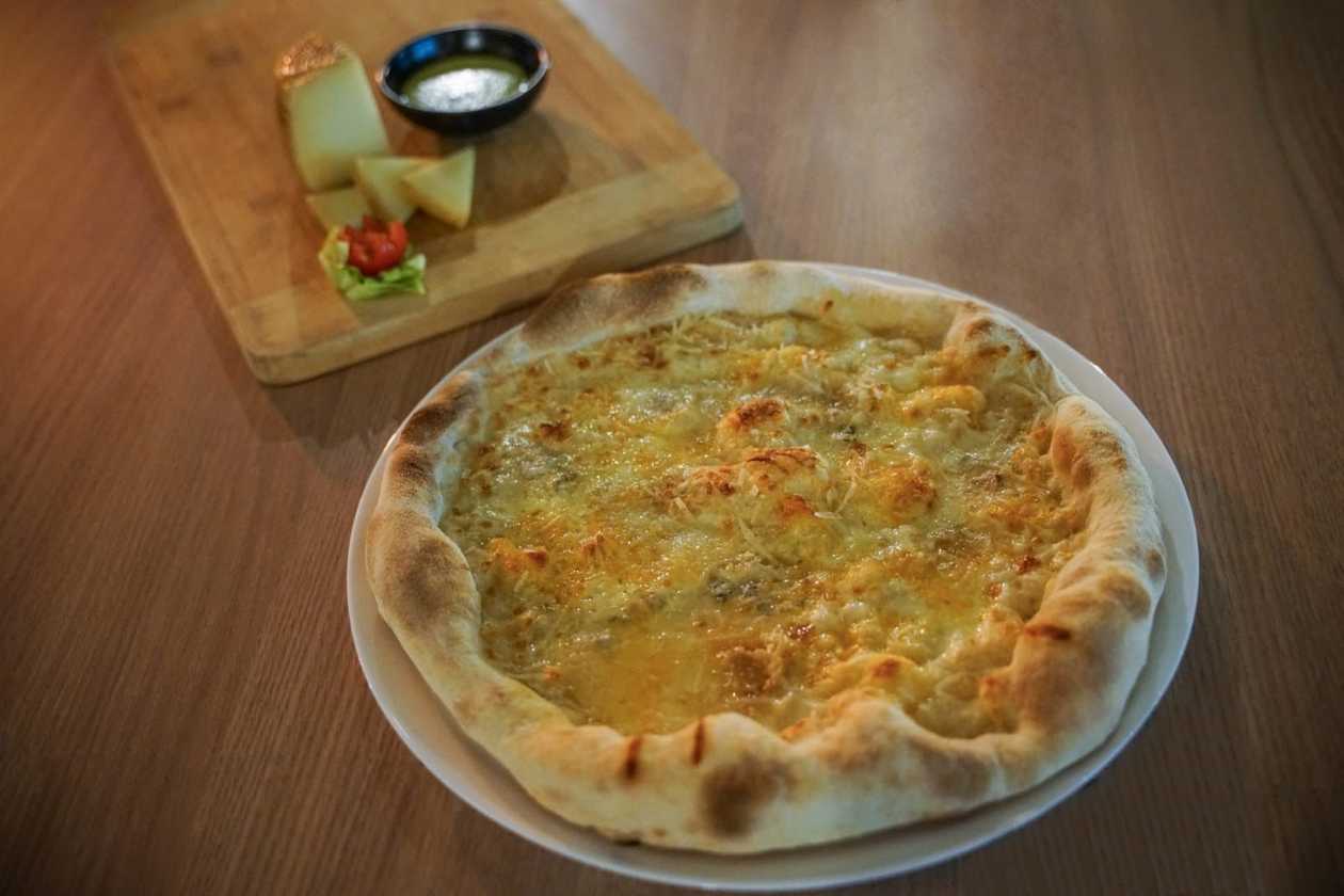Quatro formaggi cu trufe