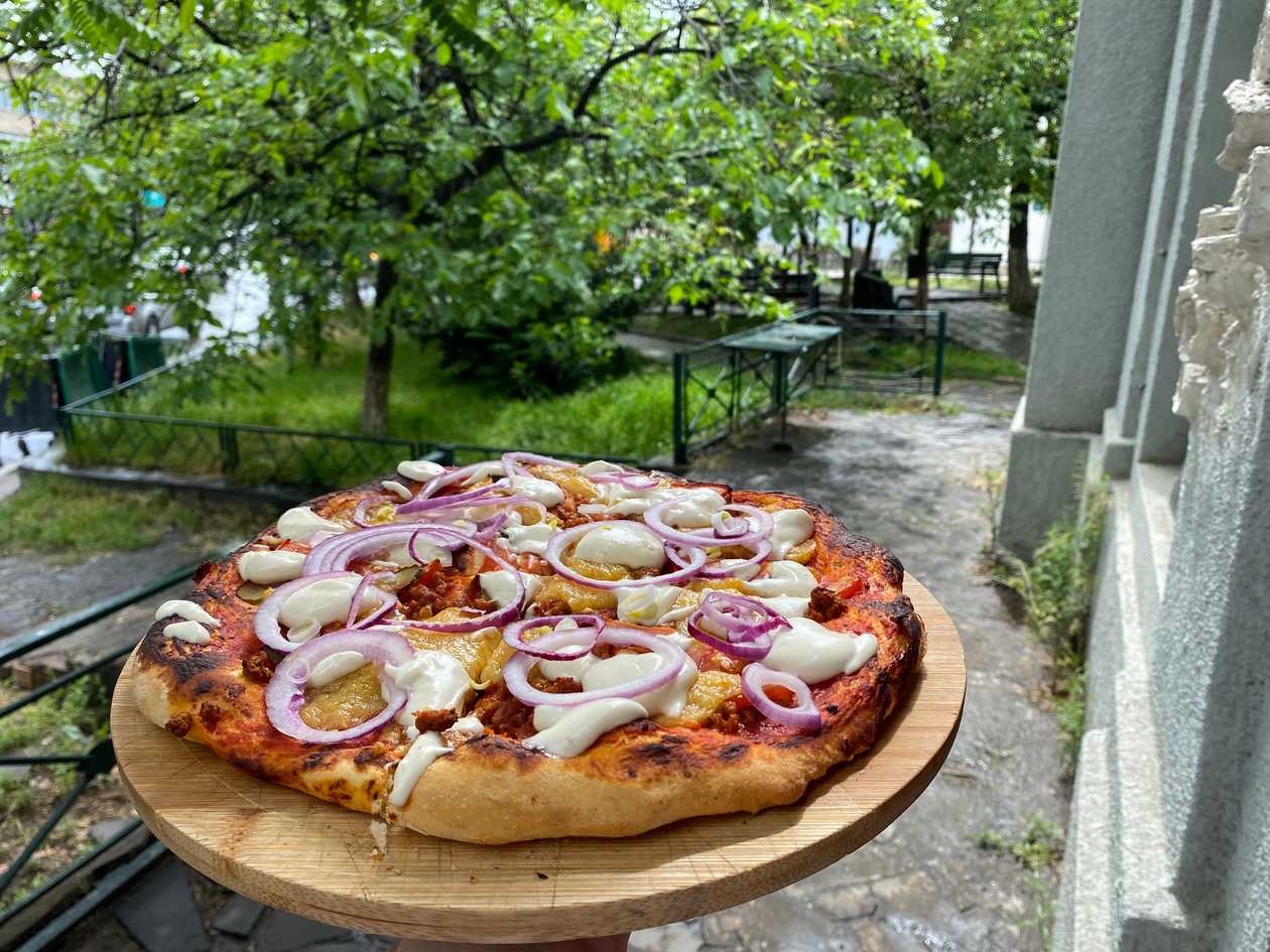cheeseburger pizza