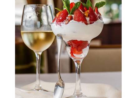 Strawberries with Caramelized Hazelnuts and Yogurt