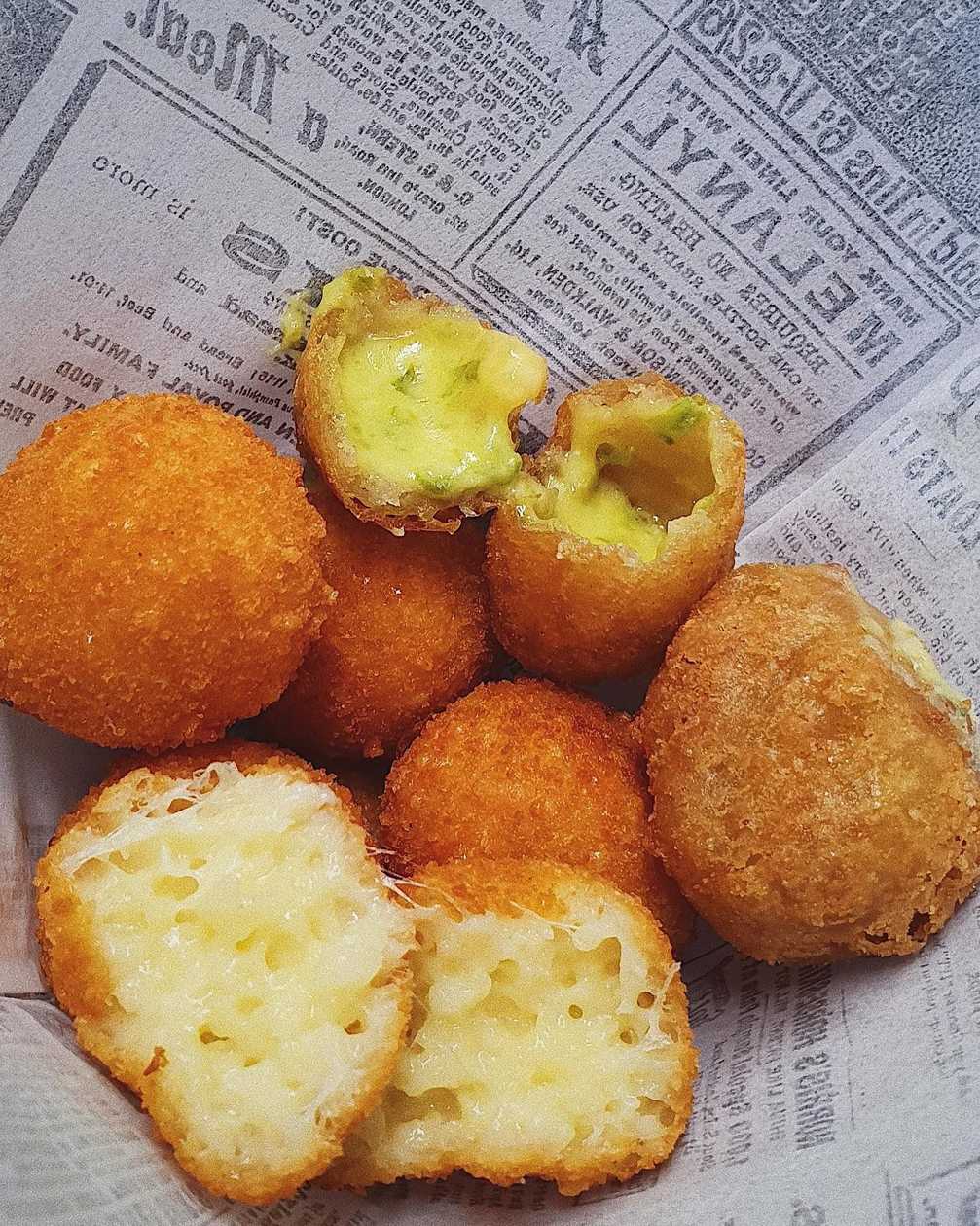 Cheese Balls with Jalopeno + Sauce (4 pcs.)