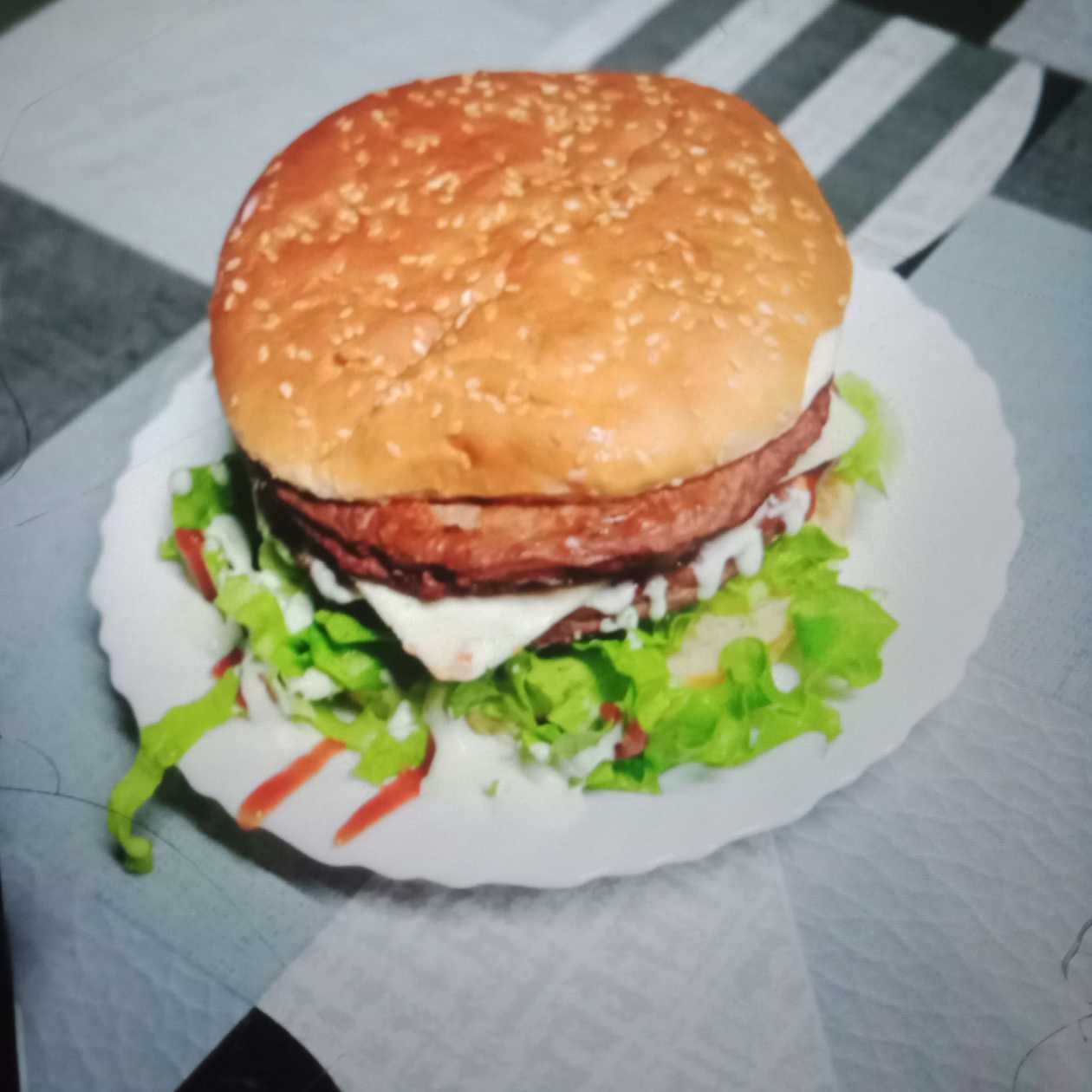 Hambúrguer com Ovo e Bacon