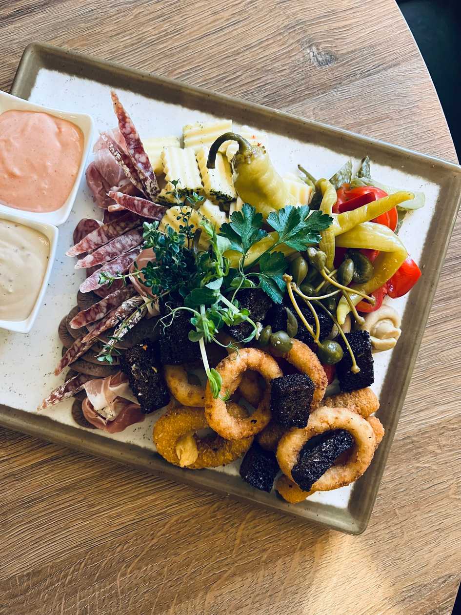 Alus plate