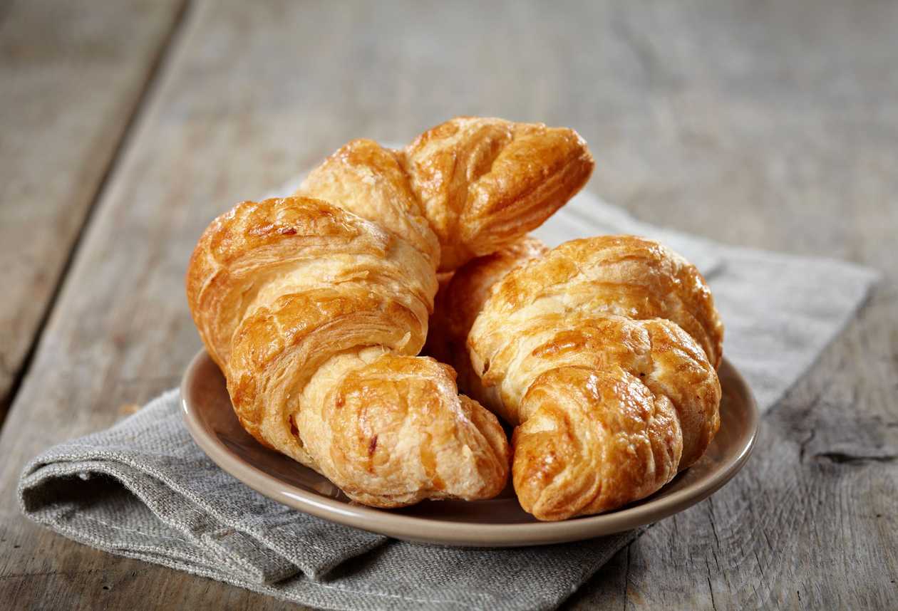 Croissant cu unt