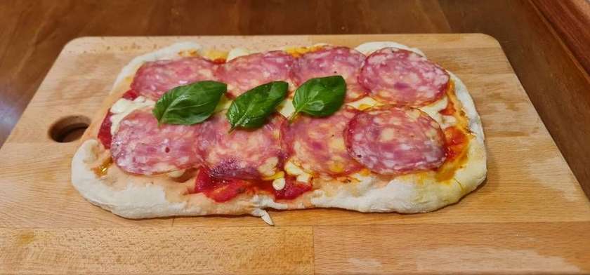 Pinsa Salame Napoli