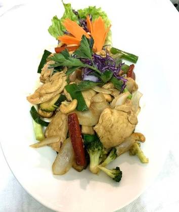 Frango Frito com Basil, Picante e Arroz