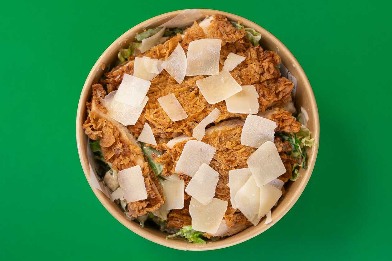 Crunchy Caesar’s Garden 🥗🐔🥓