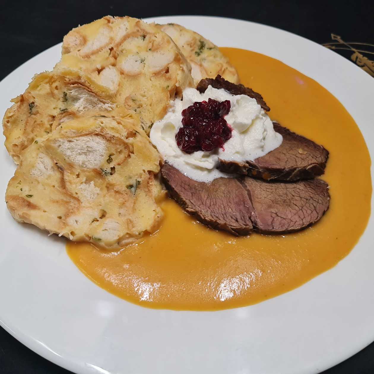 Beef tenderloin on sour cream