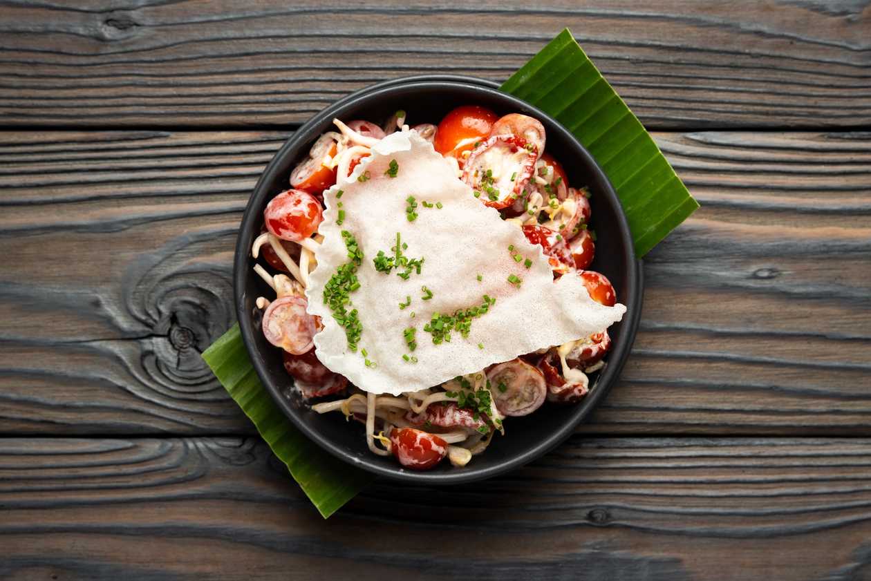 Mixed tomato salad with soy bean sprouts and yoghurt dressing