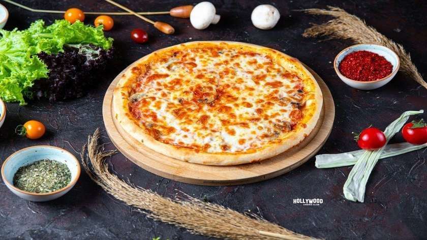 Mushroom Salami Pizza