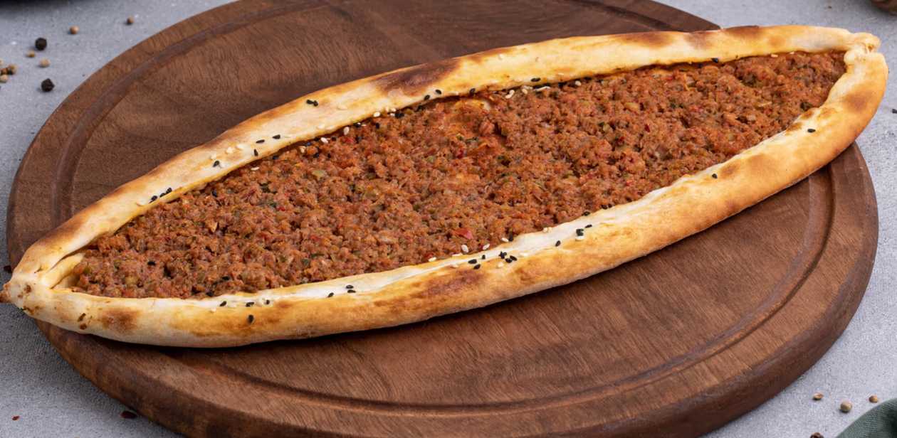 Minced meat pide