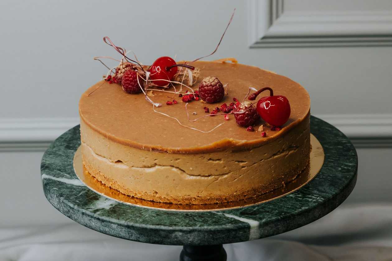 Vegan maapähklivõi-vaarikakook (L, V)  1.1kg