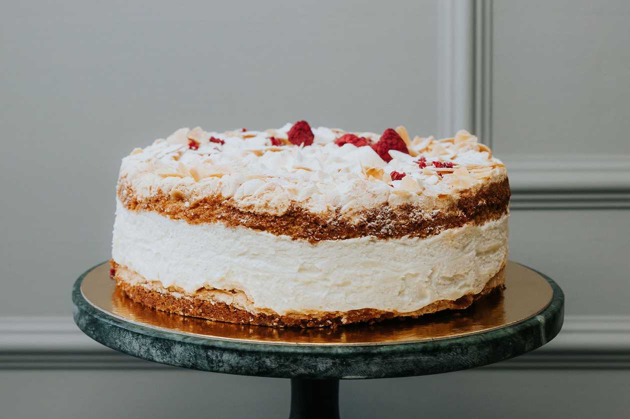 Brita kook kohupiimakreemi ja vaarikatega 1.2kg