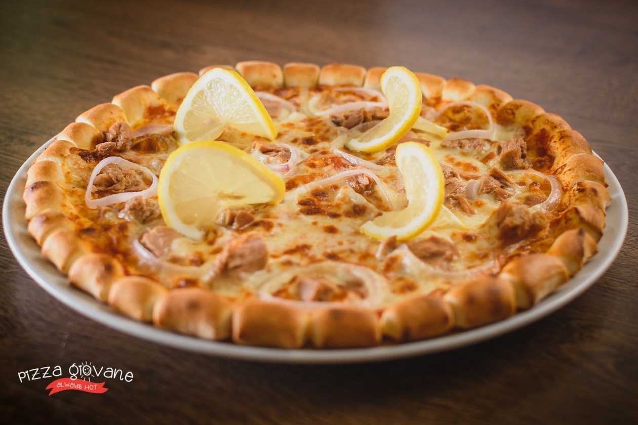 Tuna pizza