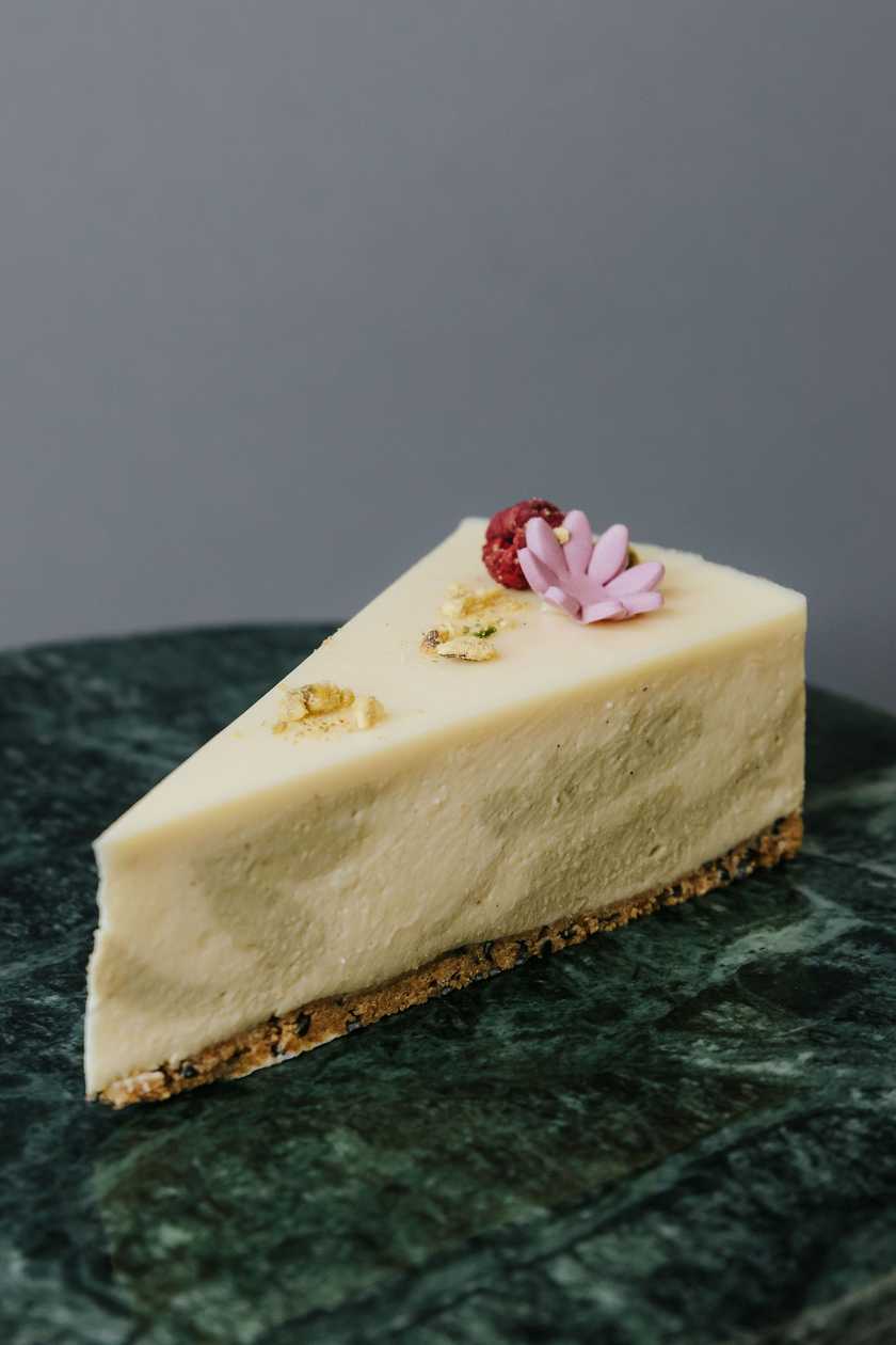 Pistachio-granadile Curd Cake