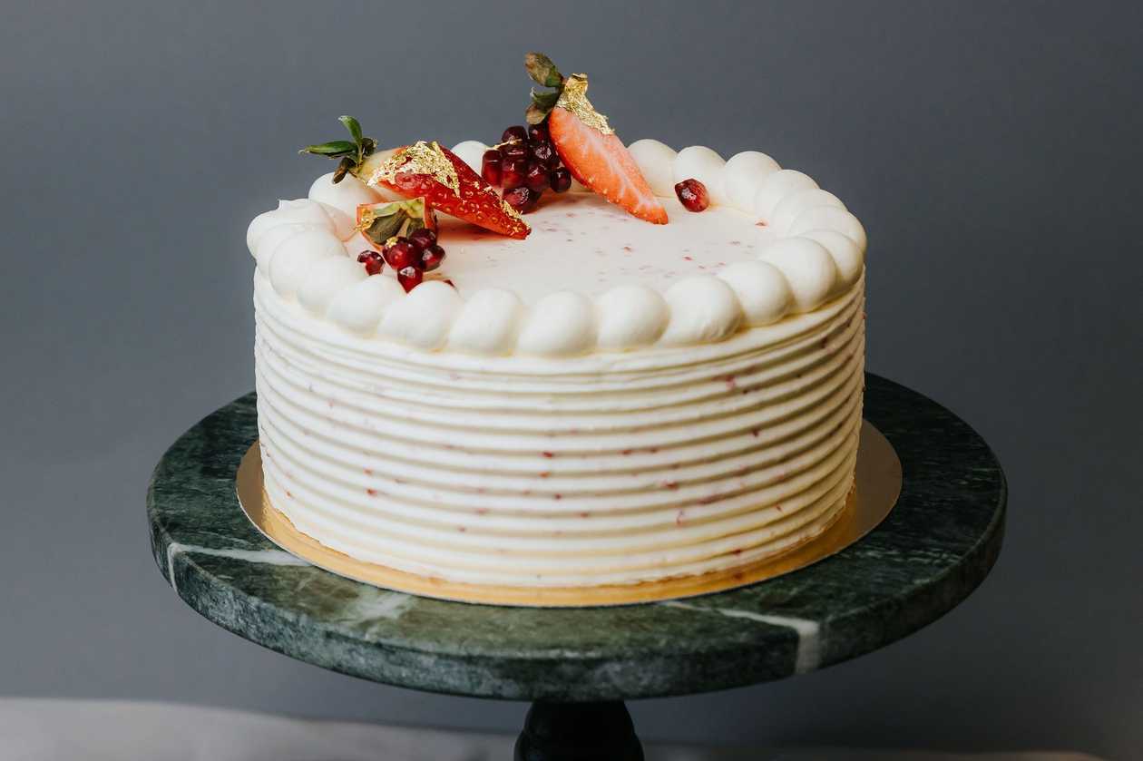 Strawberry Marzipan Cake with Curd Cream and Poppy Seeds 1.2 kg