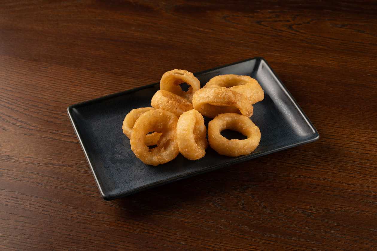 Beer battered onion rings with sauce