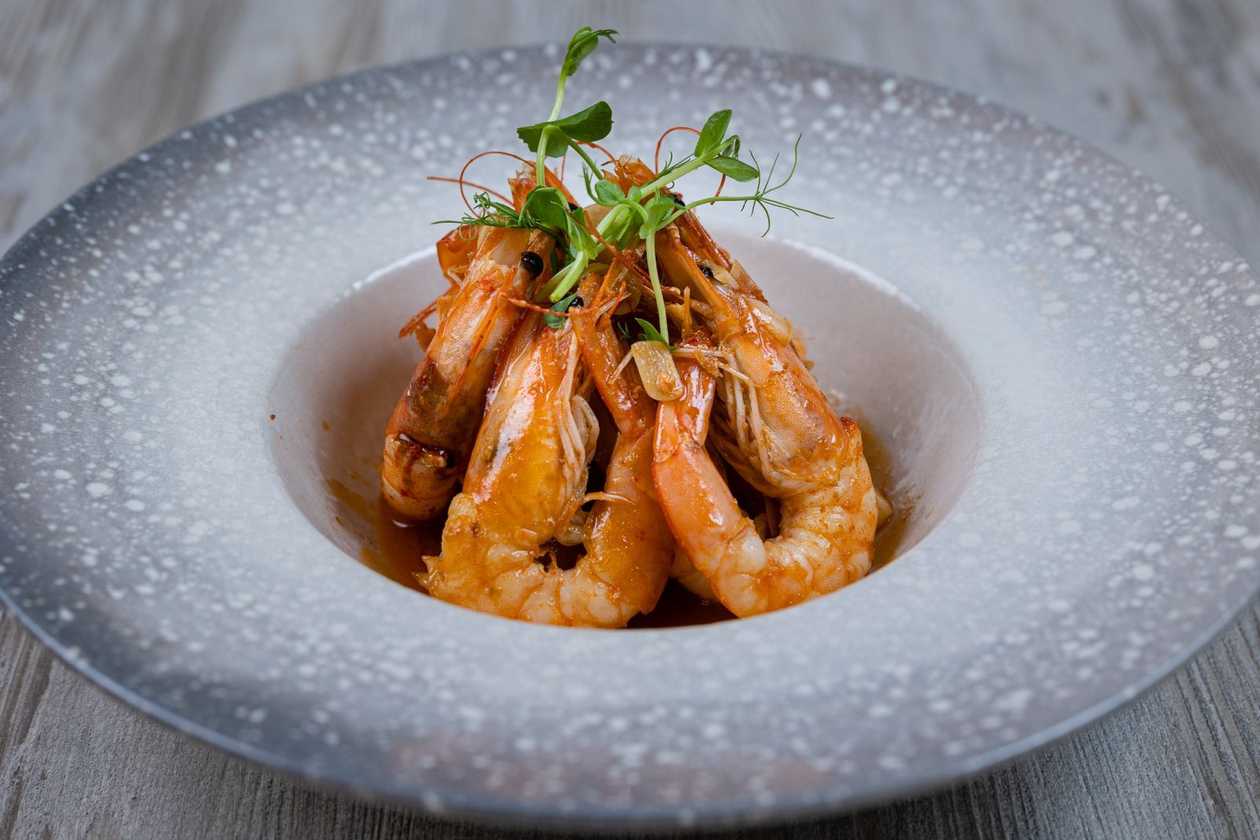 Garlic and wine sauce shrimps