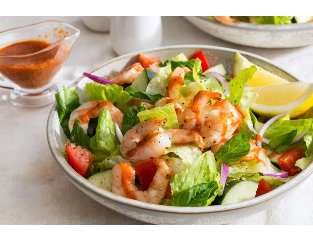 22.Spicy Wok salad with Prawns