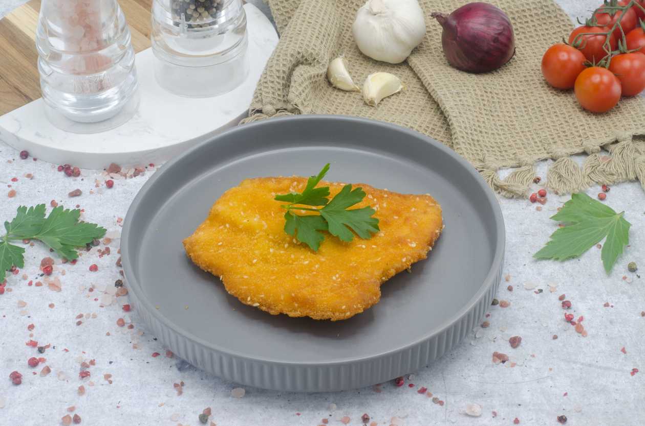 Chicken schnitzel with sesame