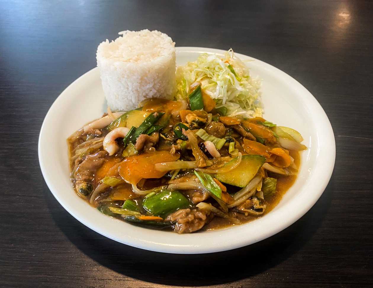 25 Beef with seafood mix