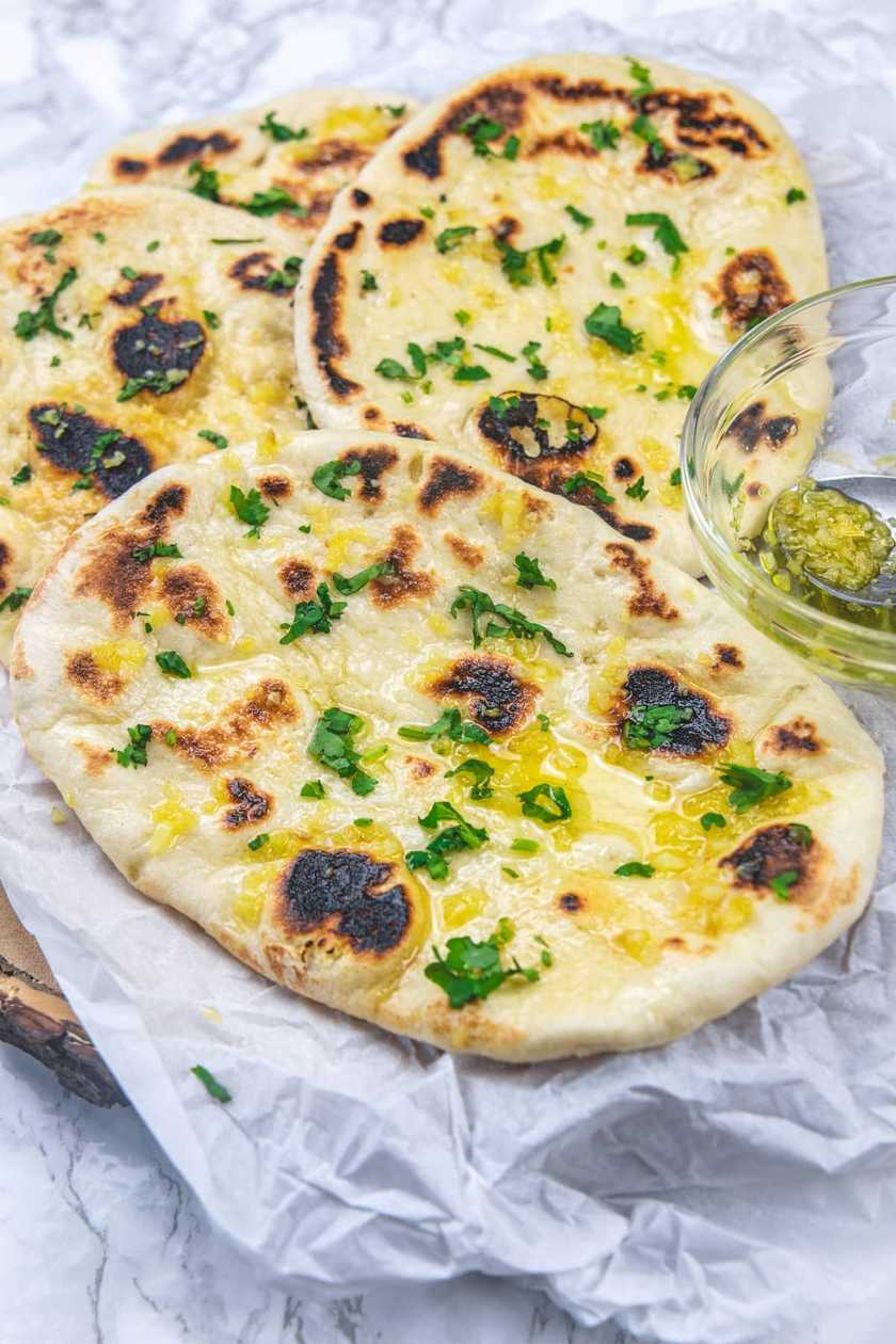 39.Garlic Naan