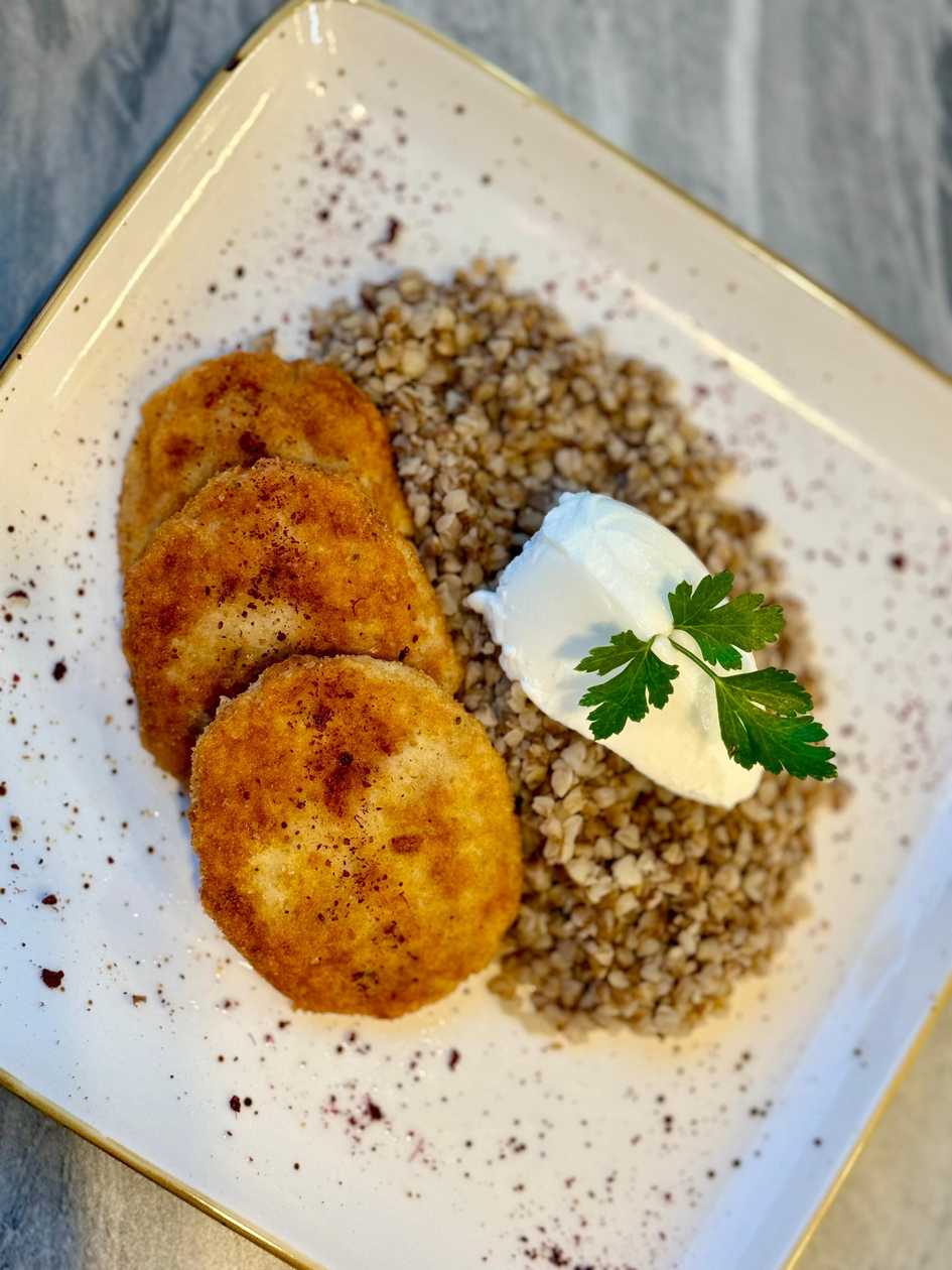 Qarabaşaq ilə toyuq kotleti