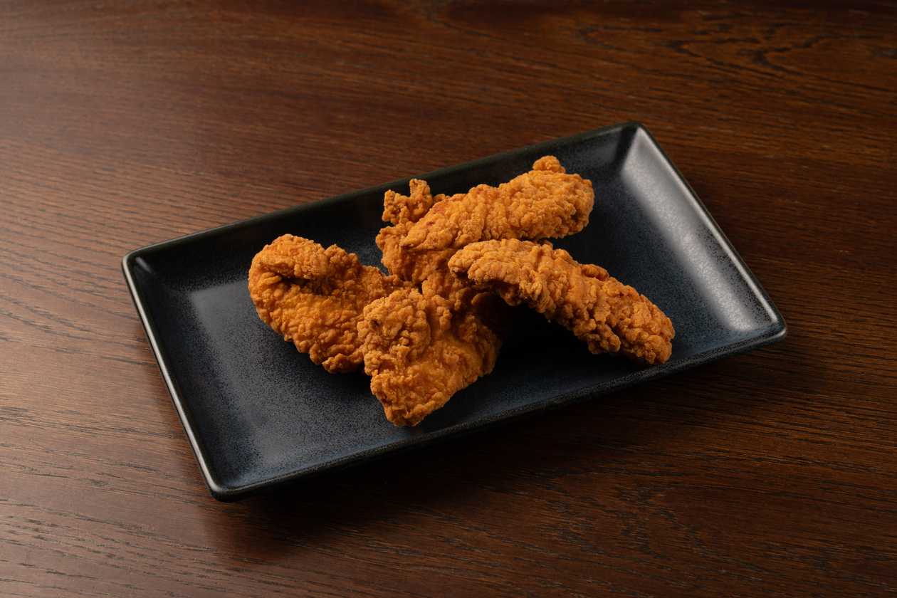 Crispy chicken fillets with sauce