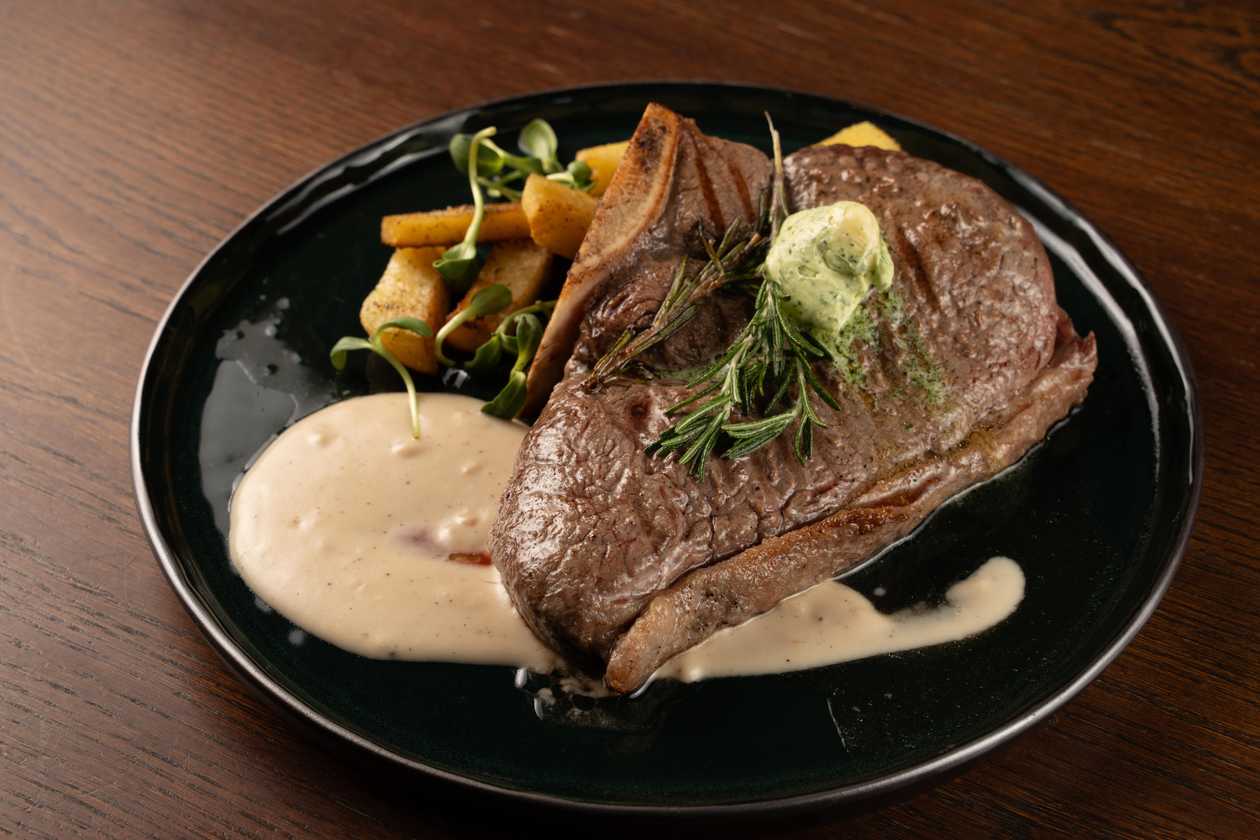 Beef entrecote with pepper sauce and new potatoes