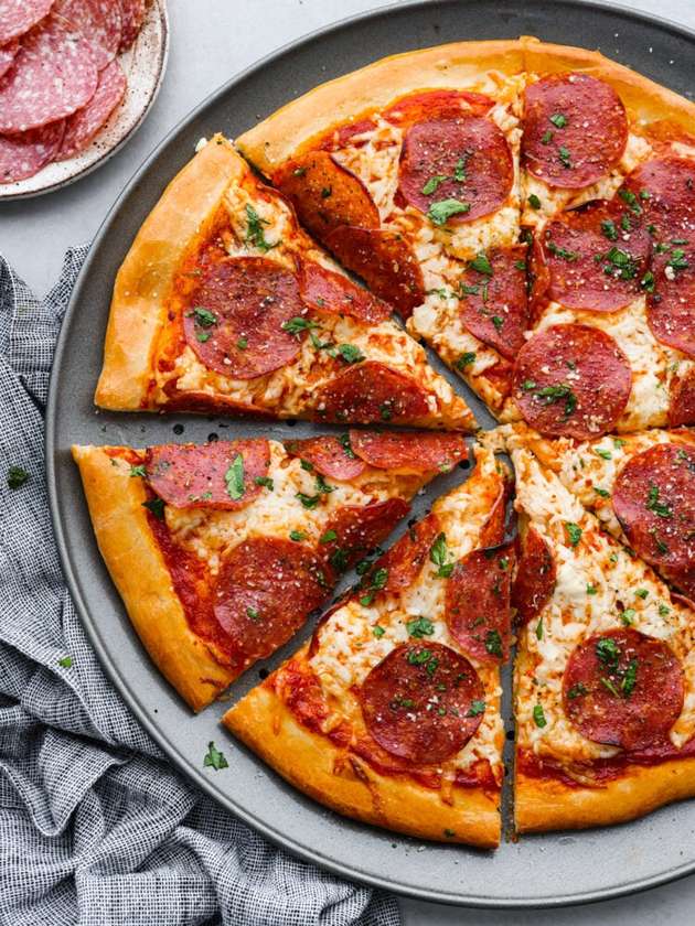 Salami Pizza ø 30 cm
