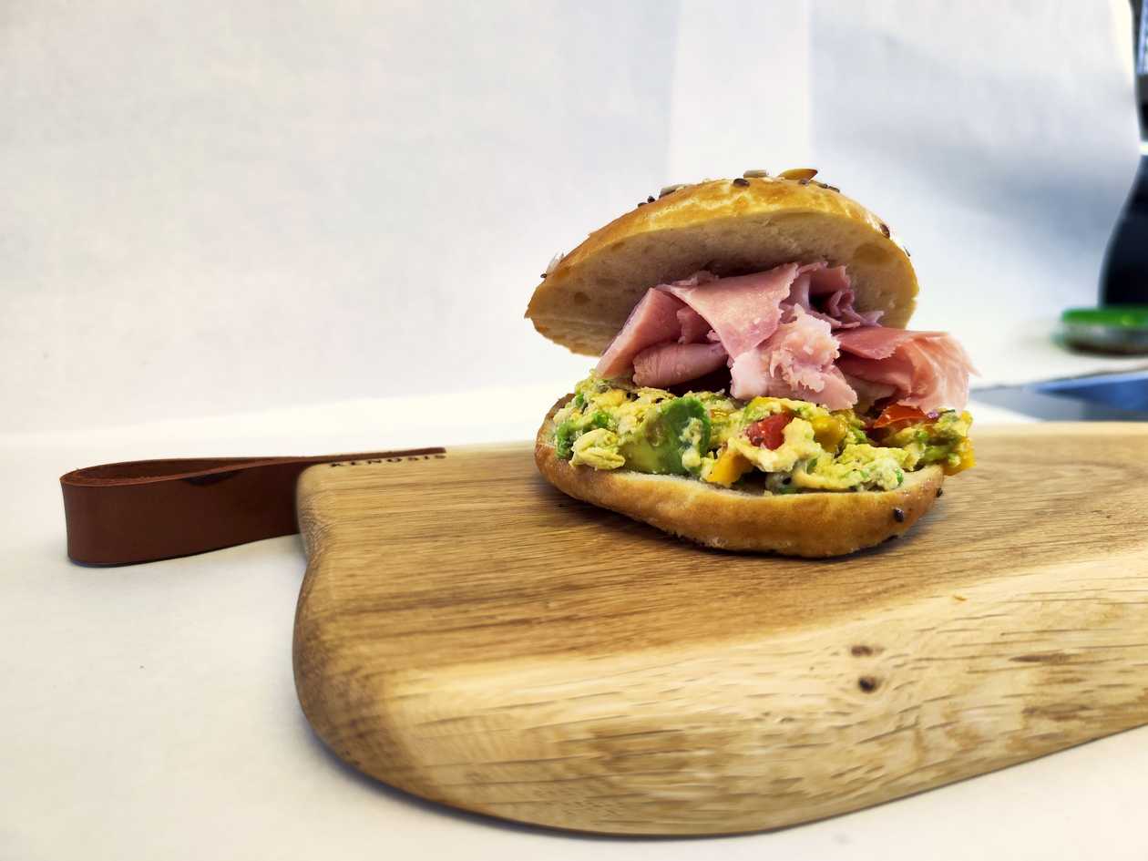 Omelette bagel