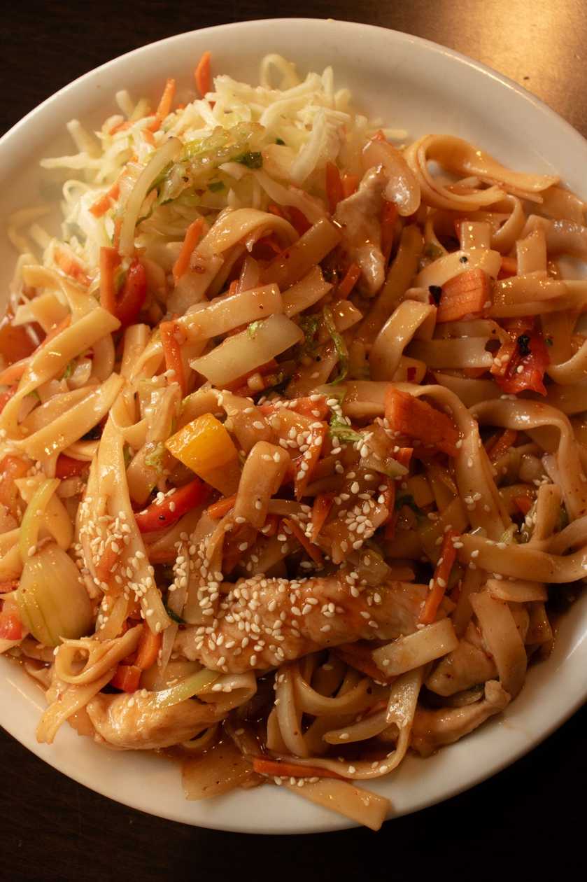 26 Pasta "Tai' with chicken
