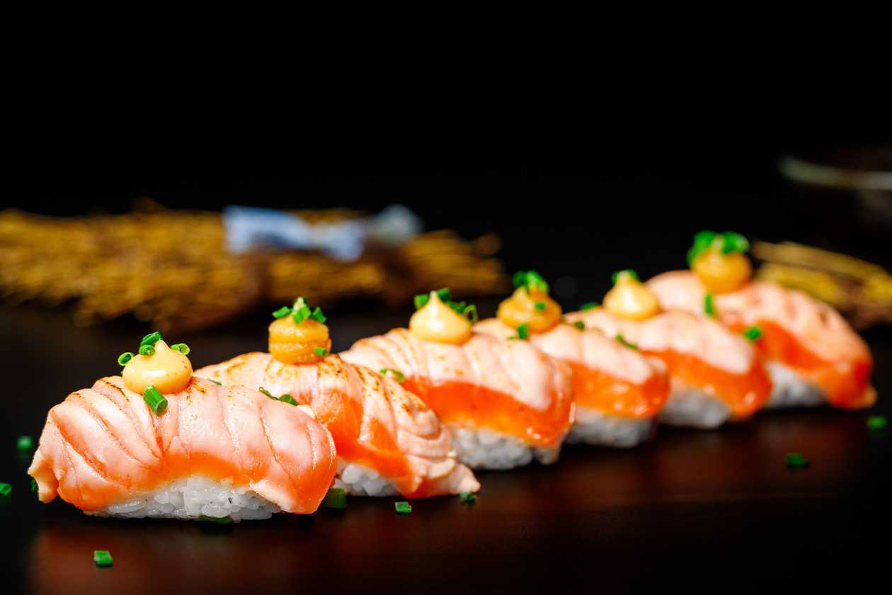 Burnt Salmon Nigiri (6 Pcs.)